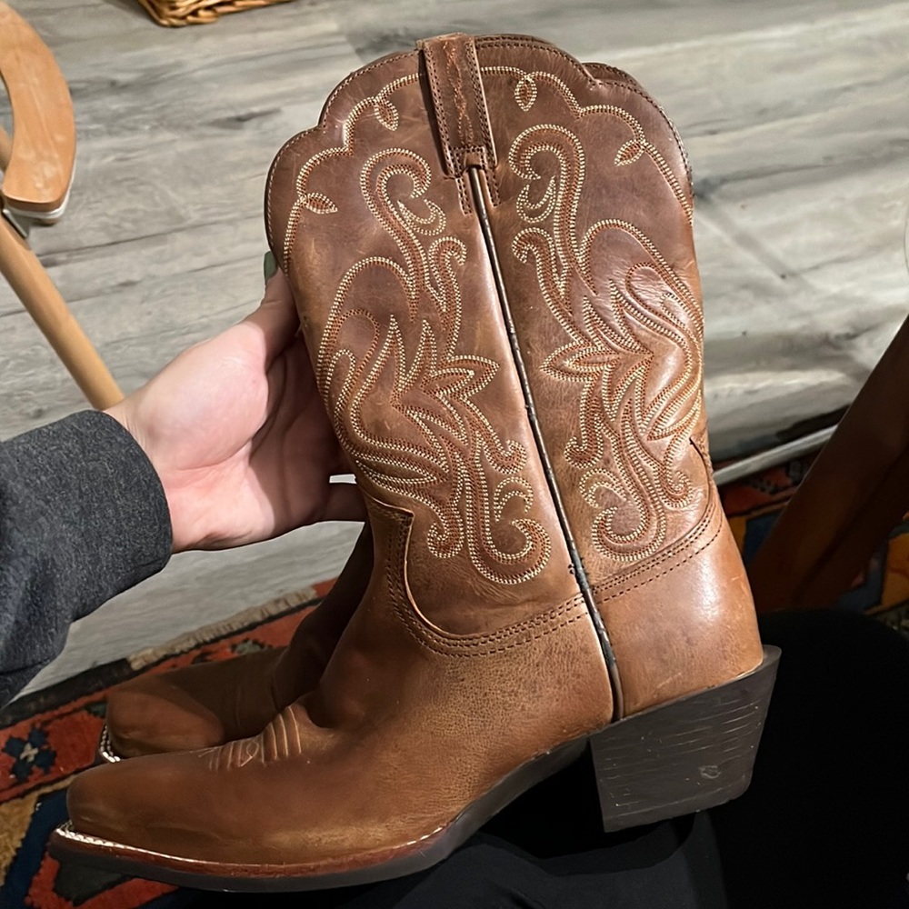 ARIAT COWBOY BOOTS